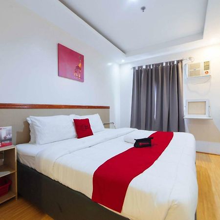 RedDoorz Plus near SM Lanang Davao Stadt Exterior foto