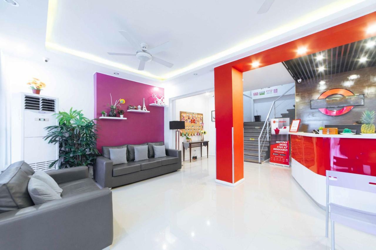 RedDoorz Plus near SM Lanang Davao Stadt Exterior foto