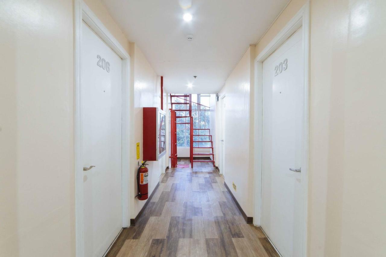 RedDoorz Plus near SM Lanang Davao Stadt Exterior foto