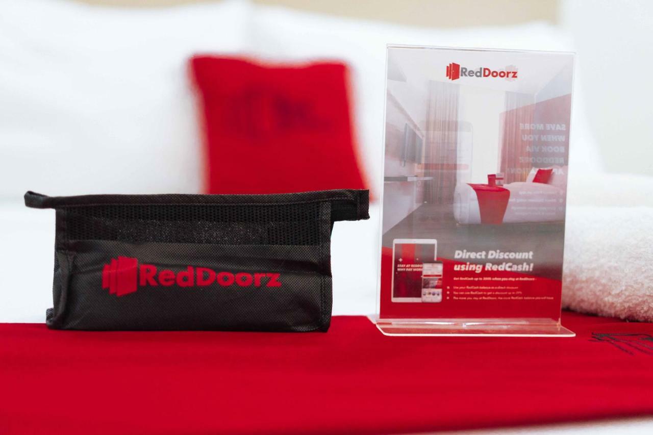 RedDoorz Plus near SM Lanang Davao Stadt Exterior foto
