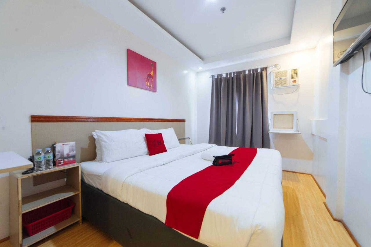 RedDoorz Plus near SM Lanang Davao Stadt Exterior foto