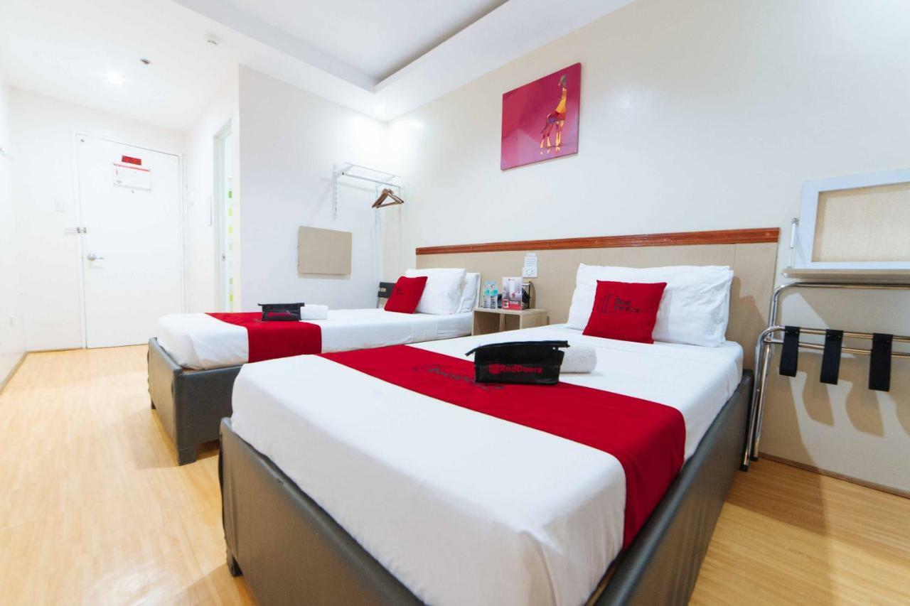 RedDoorz Plus near SM Lanang Davao Stadt Exterior foto