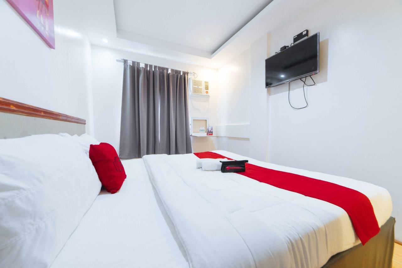 RedDoorz Plus near SM Lanang Davao Stadt Exterior foto